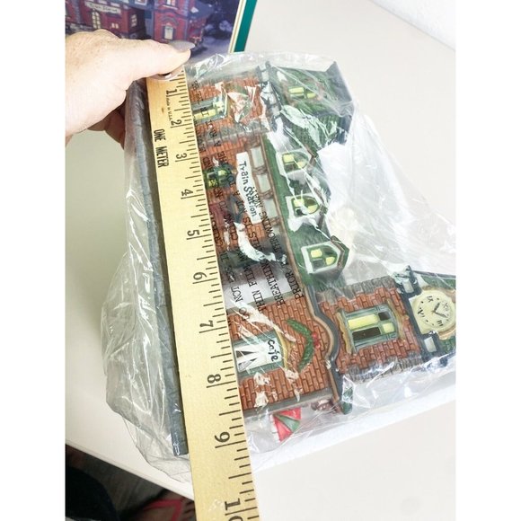 Dickens Collectibles Train Station & Cafe 1998 Lighted Porcelain Building In Box - Picture 7 of 9